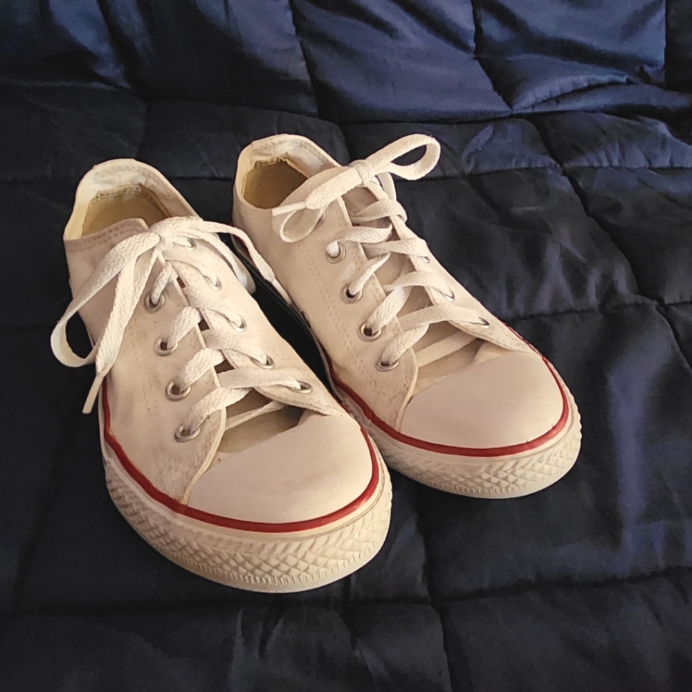 Converse chuck Taylor's youth white sz 2.5